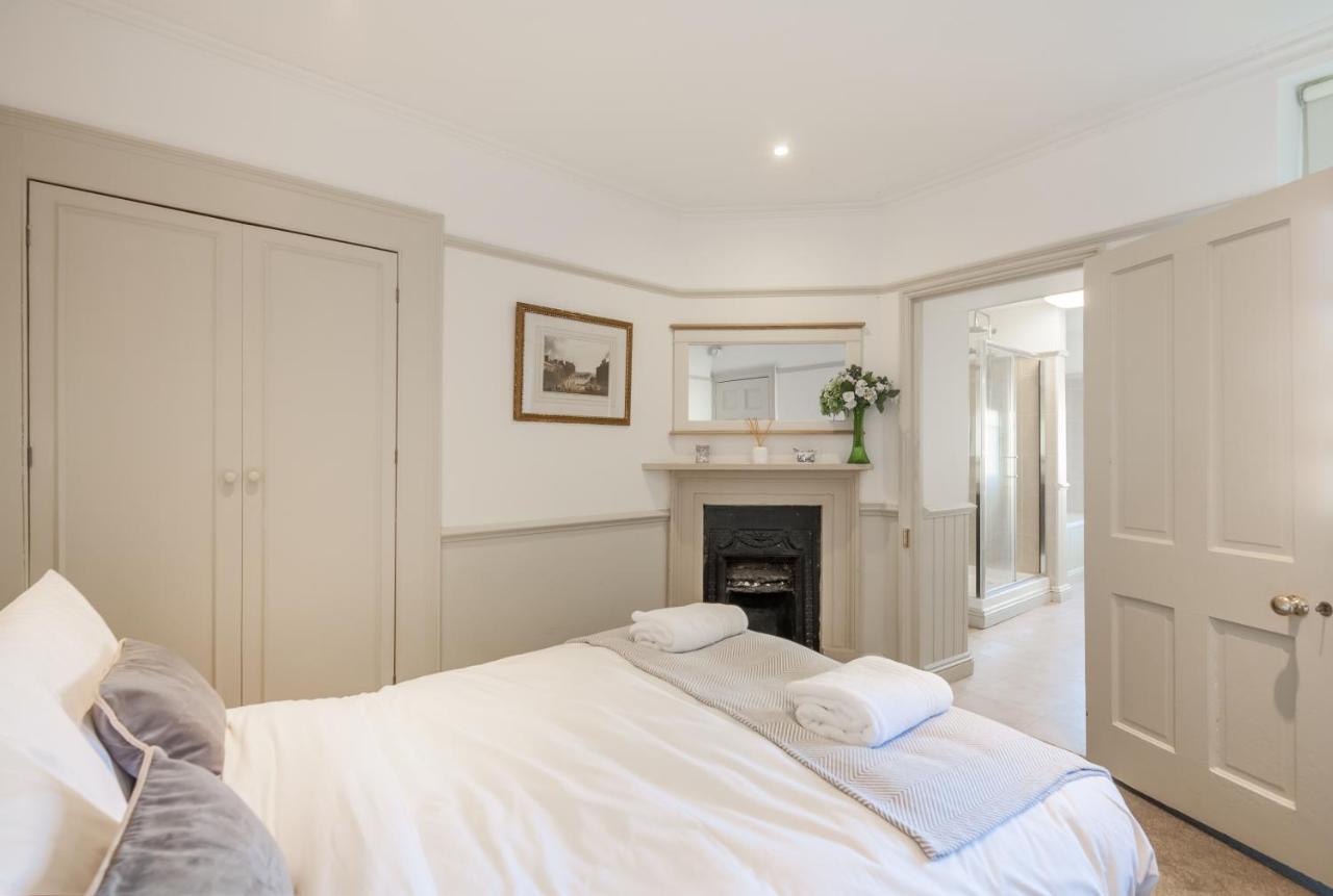 City Centre Stunning House-Roman Baths - 3Min Walk - 4 Bedrooms Extérieur photo