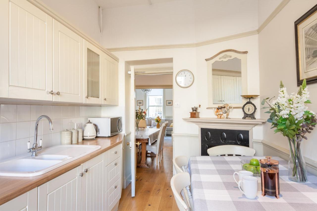City Centre Stunning House-Roman Baths - 3Min Walk - 4 Bedrooms Extérieur photo