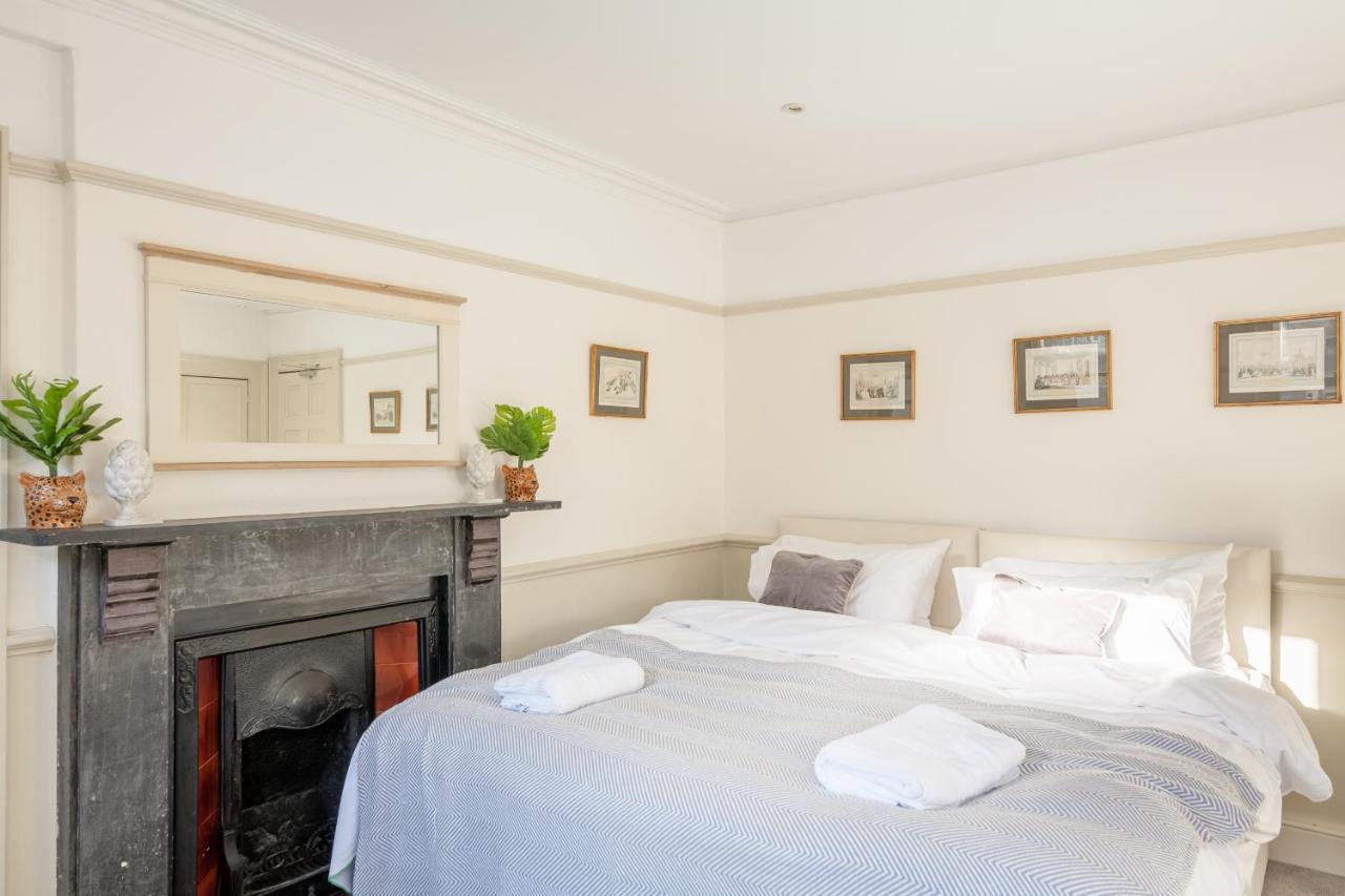 City Centre Stunning House-Roman Baths - 3Min Walk - 4 Bedrooms Extérieur photo